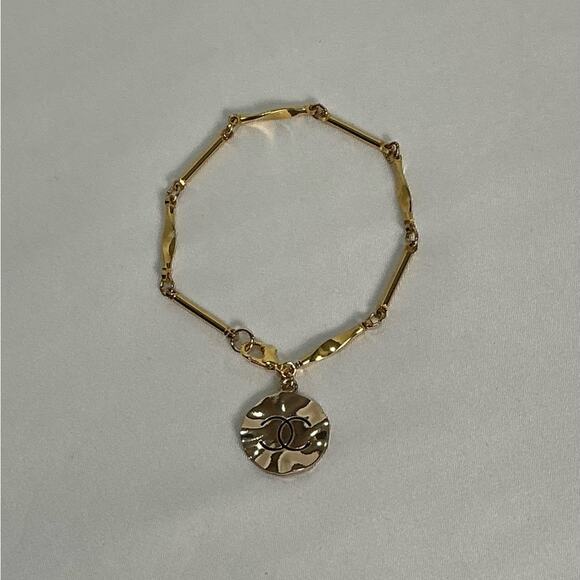 Chanel Link Gold Bracelet - Picture 1 of 5